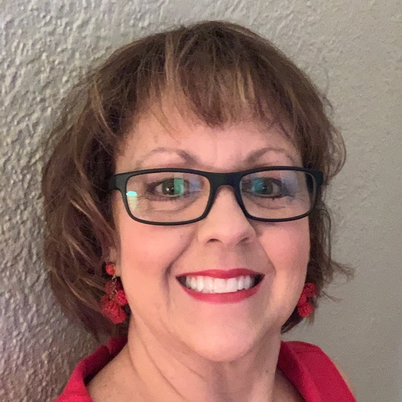 Meet your Posher, Leslie - Picture 1 of 1